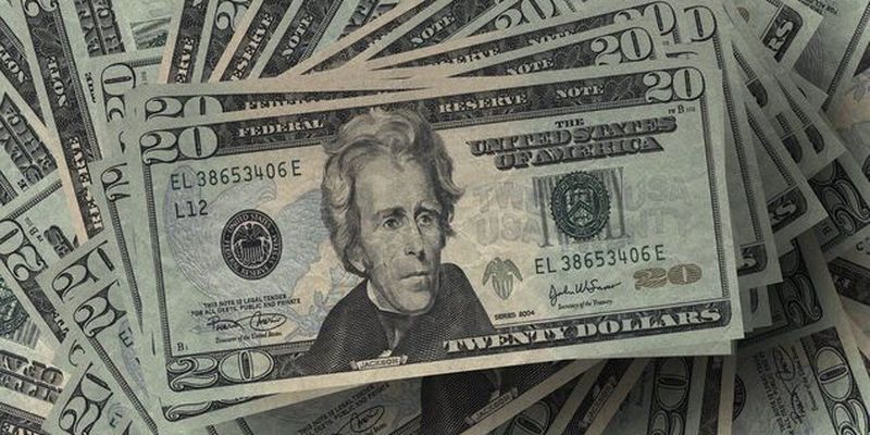 Украинские обменники отказались от старого курса доллара: сколько теперь стоит валюта