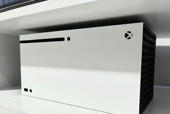 Logitech показала в рекламе белую версию Xbox Series X