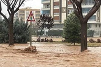 В пострадавших от землетрясений провинциях Турции начались наводнения