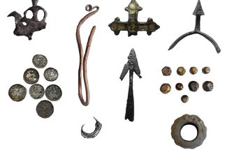 Монеты, украшения и кресты: в Польше археологи нашли рыцарские артефакты