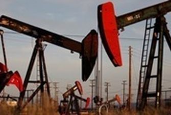Цена на нефть закрепилась ниже 80 долларов