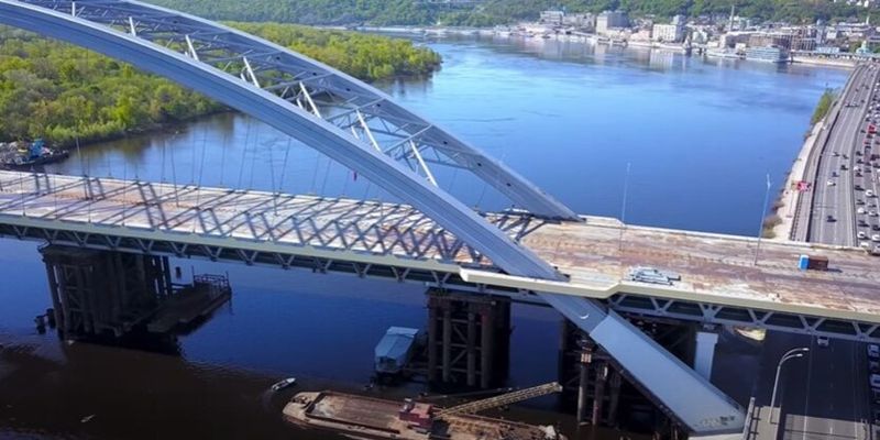 У Кличко перебросили деньги со строительства метро на Виноградарь на Подольский мост