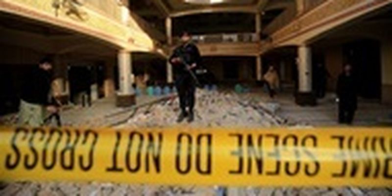 Теракт в мечети Пешавара: число жертв достигло 100