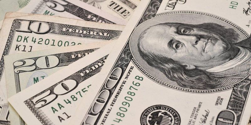 "ПриватБанк" вивісив свіжий курс долара: за скільки можна купити валюту