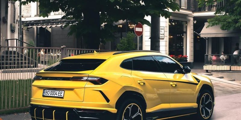 В українському обласному центрі помітили тюнінгований кросовер Lamborghini