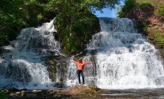 Самые красивые водопады Украины: Путешествие по живописным уголкам стран