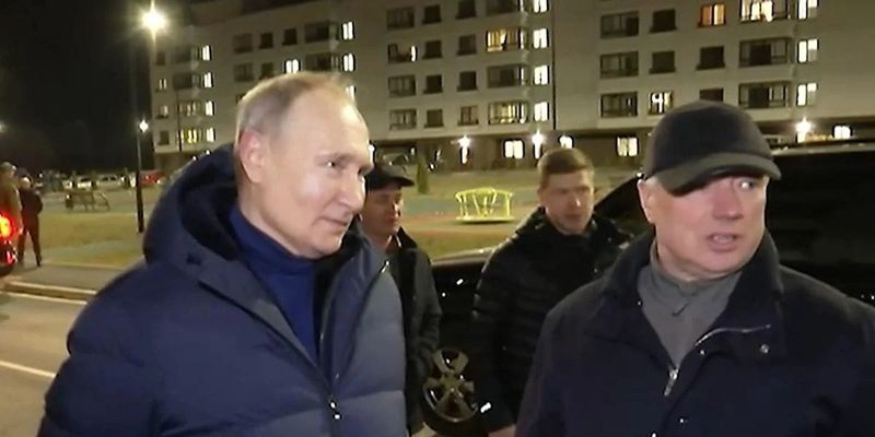 "Строил образ непобедимого": в ISW объяснили, зачем Путин прилетел в Мариуполь