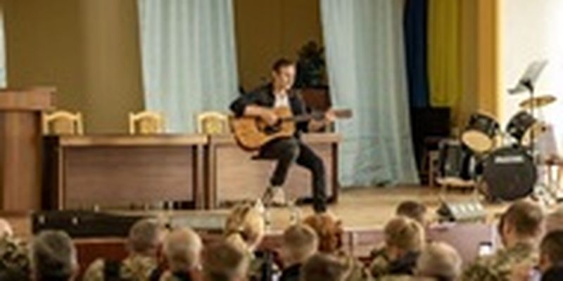 Вакарчук дал тайный концерт для ВСУ на Луганщине