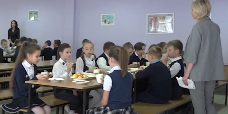 В украинских школах меняют питание: родителям на заметку