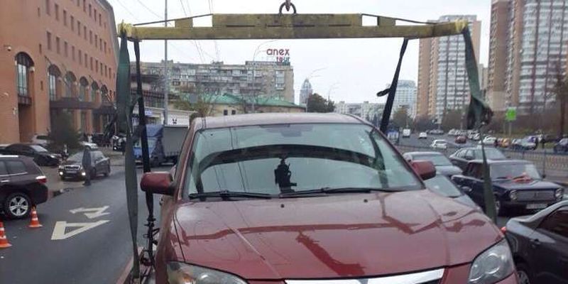 За тиждень з вулиць Києва було евакуйовано понад пів сотні автомобілів