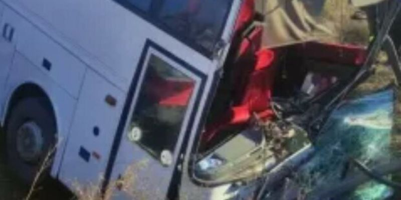 Автобус с украинцами влетел в кювет, кадры с места: "13 пассажиров..."