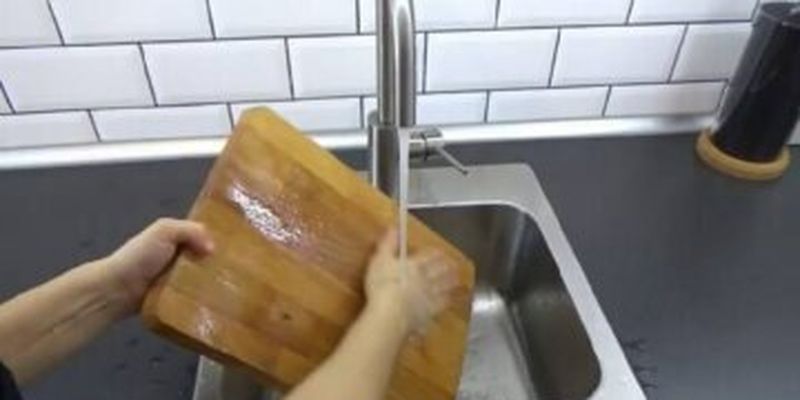 Как почистить деревянную разделочную доску: эти советы продлят срок ее службы