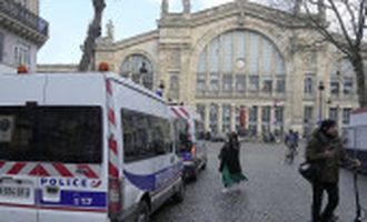Напад із ножем на вокзалі у Парижі: поранення отримали шестеро людей
