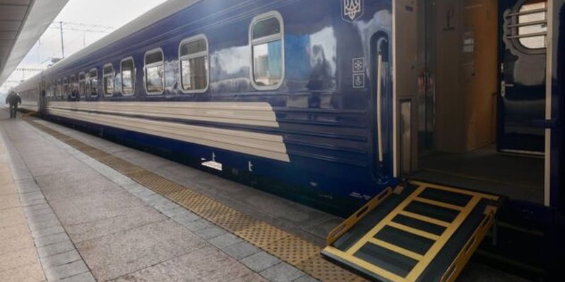 УЗ в Хмельницкой области запустила дополнительные поезда-шаттлы: как добраться до пункта назначения