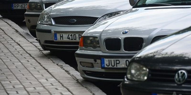 "Евробляхи" в законе: как в Украине изменят правила ввоза автомобилей/В Украине автомобили дороже, чем в соседних странах