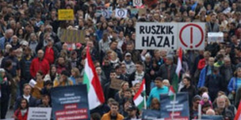 У річницю Угорської революції тисячі людей протестували проти уряду Орбана в Будапешті