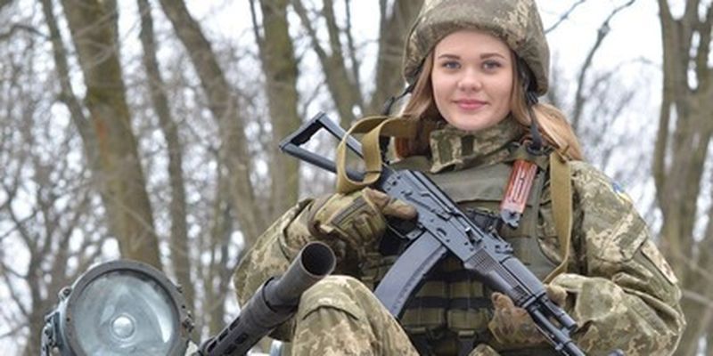 Если жена в армии: из Украины разрешили выезжать еще одной категории мужчин
