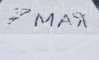 "Погода насмехается": Москву и Подмосковье заваливает майским снегом. ВИДЕО