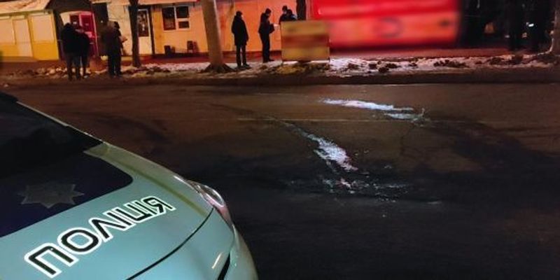 В Одесі на вулиці чоловікові перерізали горло: поліція шукає підозрюваного