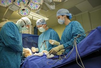 Срослись черепами: Британские врачи успешно разделили сиамских близнецов – трехлетних девочек