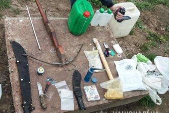 Поліція викрила незаконне зберігання наркотиків та зброї у Дністровському районі