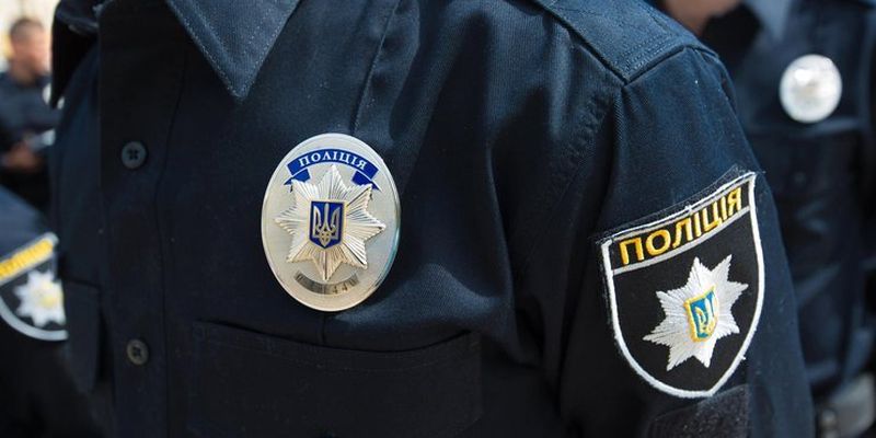 В Киеве вооруженный мужчина напал на обменник