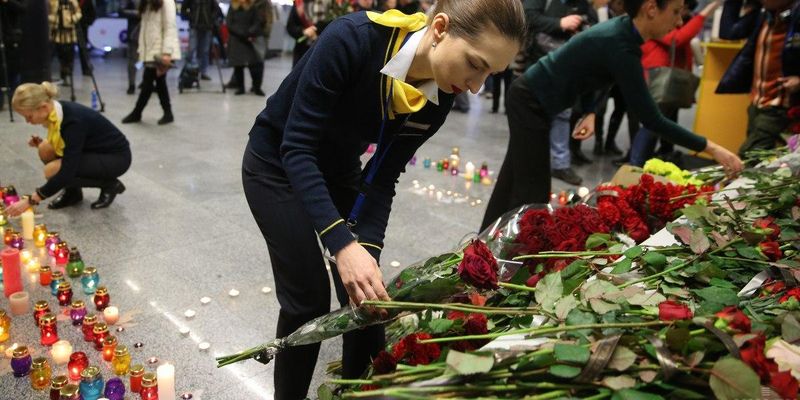 "Тепер літають ще вище": в Україні попрощалися з членами екіпажу збитого літака