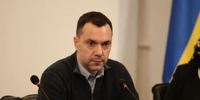 Арестович назвал ситуацию с ОБСЕ в оккупированном Донецке «разбоем международного масштаба»