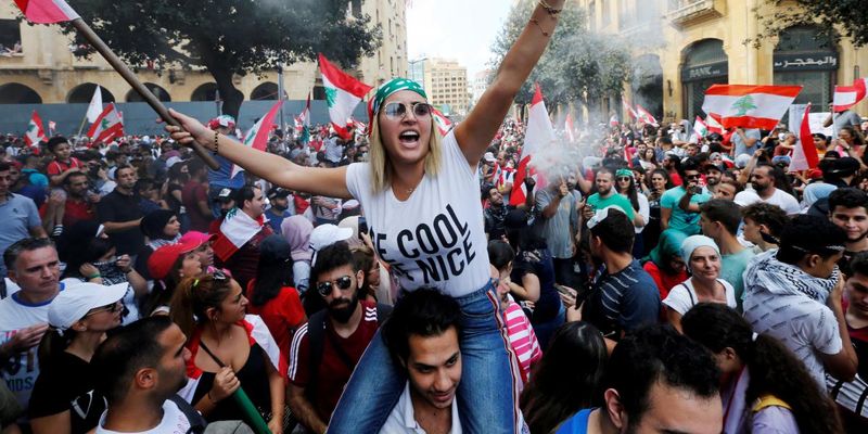 Все почалося з податку на WhatsApp: у Лівані тривають антиурядові протести