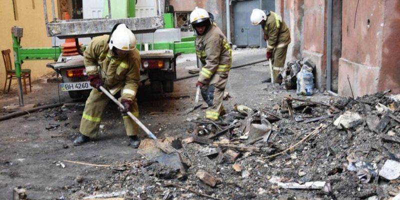 Крупный пожар в Одессе: огнетушители нашли под кроватью коменданта