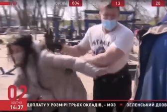 В Киеве на журналистов напали "спортсмены" из-за замечания про маски: видео инцидента