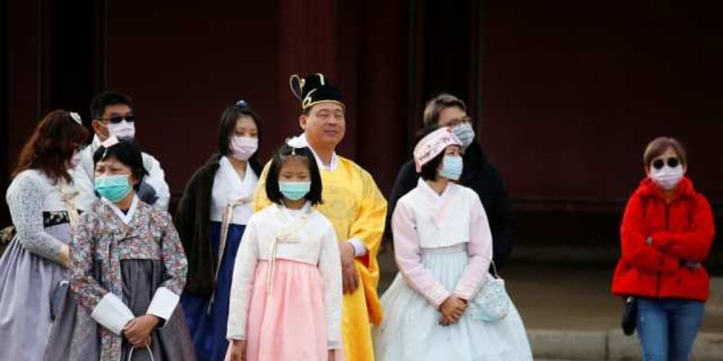 Смертельный коронавирус в Китае: Маски из аптек не смогут защитить от заражения – врачи