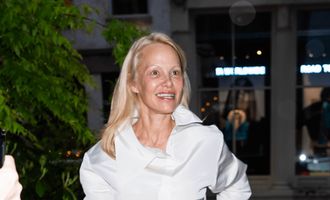 56-летняя Памела Андерсон без макияжа посетила вечеринку перед Met Gala