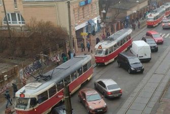 В Киеве остановились трамваи из-за серьезного ДТП, фото и видео