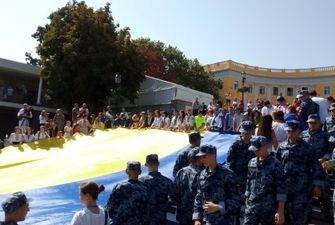 У Криму, на окупованому Донбасі та за океаном: де і як українці відзначали День прапора