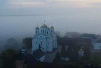 Оксана Марченко рассказала об истории Зимненского монастыря и показала уникальную икону, подаренную обители князем Владимиром