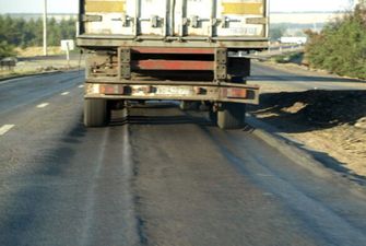 Укравтодор дозволив 40-тонним вантажівкам їздити у спеку