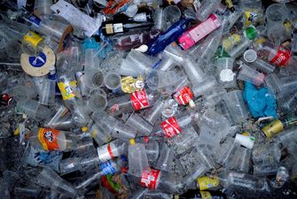 Компанія Coca-Cola не збирається відмовлятися від використання пластикових пляшок