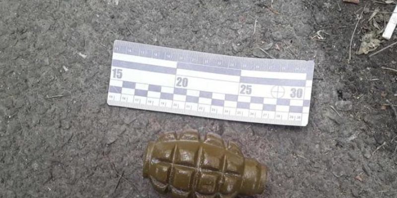 На Черкащине полицейские задержали мужчину с гранатой в кармане