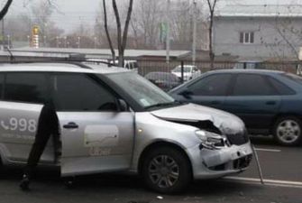 На Троещине в Киеве такси «догнало» иномарку