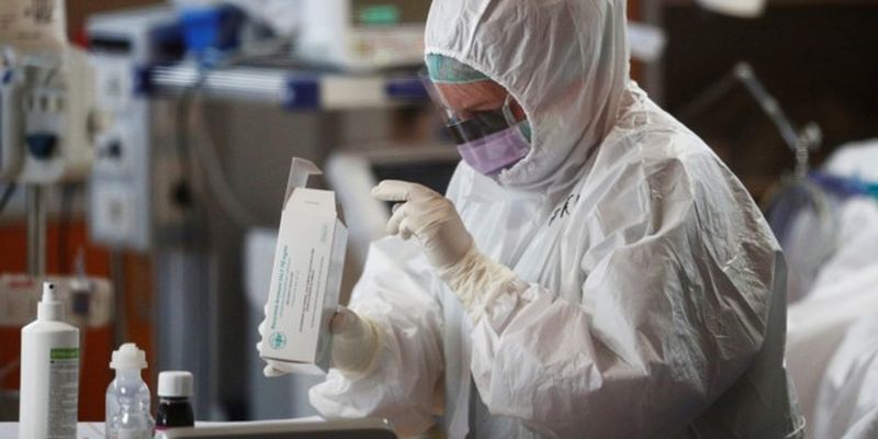 Мир благодарит медиков за то, что они спасают от коронавируса