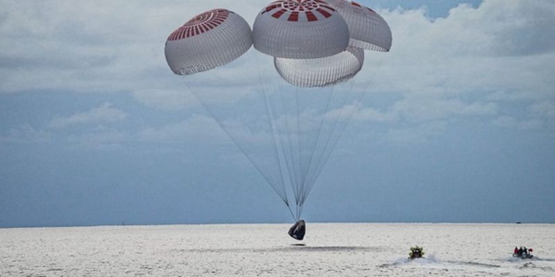 Космические туристы SpaceX вернулись на Землю