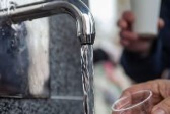 Як правильно зберігати воду: українцям дали поради