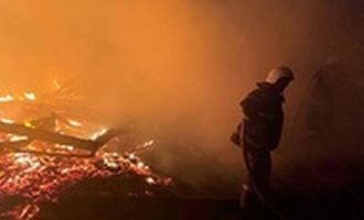 В пригороде Харькова после удара вспыхнул пожар