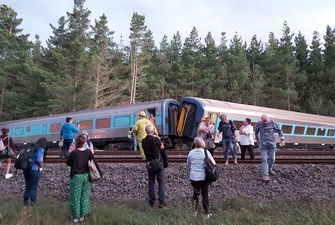 В Австралии поезд сошел с рельсов: есть погибшие. Фото