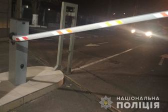 В Одессе BMW «метнул» шлагбаум на 20 метров после столкновения