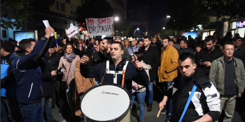 В Черногории прошел многотысячный митинг с требованием отставки президента