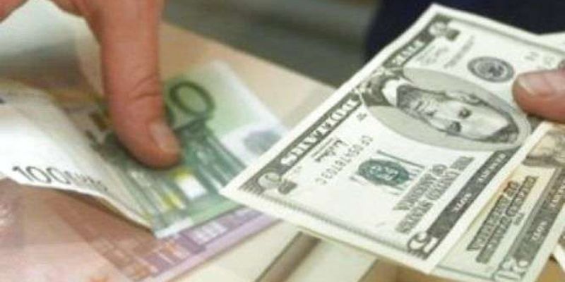 Долар і євро знову дорожчають: курс валют на 15 жовтня