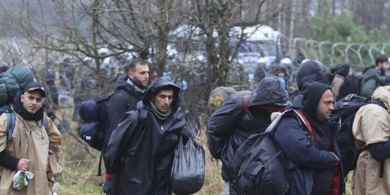 В ближайшие сутки в Минск прилетят еще около десяти рейсов с мигрантами