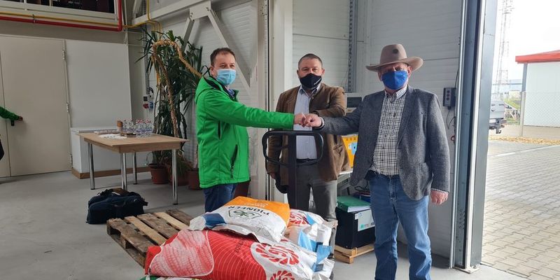 Угорські благодійники зібрали 5 т насіння для закарпатських фермерів